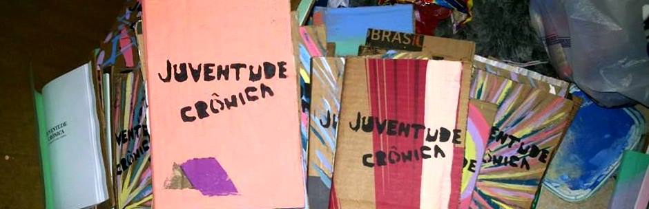 Você está visualizando atualmente Comissão Cartonera confecciona livros sustentáveis